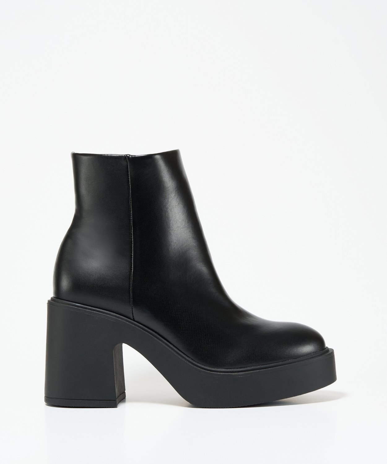 Botines tac&oacute;n liso